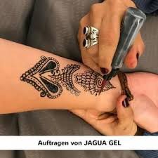 Anleitung zum auftragen von henna paste (hergestellt aus jamila henna pulver) entsteht ein rotbraunes tattoo. Wie Funktioniert Jagua Deine Schritt Fur Schritt Anleitung Jagua Tattoo Festival Tattoo Tattoo Selber Machen