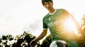 Sein berühmtestes tor erzielte er am 34. Hannover 96 Einzigartiges 96 Rot Die Neuen 96 Trikots Sind Da