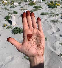 This upper back henna tattoo outlined on ella wayfarer is the perfect example of what we mean. Moderne Und Modernistische Henna Tattoos I D