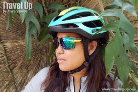 spyder carve s1 cycling helmet closeup travelup