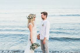 Sie können die komplette planung in die hände von profis legen. Entspannte Hochzeit Zu Zweit Am Strand In Spanien