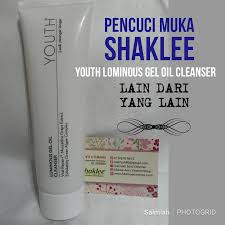 Nah, sabun cuci muka dari dermaluz ini memang diformulasikan untuk merawat kulit berjerawat sehingga aman digunakan saat kulit kamu sedang timbul jerawat. Pencuci Muka Shaklee Youth Luminous Gel Oil Cleanser Lain Dari Yang Lain