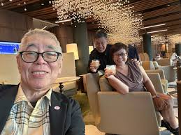 KB Fung & Lucia invited Gabriel Wan, Benedict Sin, Leung Chuan Yan and us  to lunch at China Club. It was a delightful lunch and sharing with everyone.