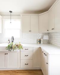 Kitchen countertop trends have a strong focus on quartz and quartzite countertops. Peach And Pine Home Peachandpinehome White And Cream Kitchen Marble Quartz Countertop Kitchen Renovation Cream Kitchen Tiles Quartz Kitchen Countertops