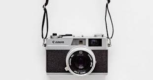 A doula is a trained professional who provides emotional, physical and informational support to new and expectant parents before, during and after birth, and in the early postpartum period. Doula Jobs How To Make Doula Work Your Full Time Job