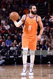 Los suns se han colado entre la aristocracia de la competición, han ninguneando al status quo y están a muy pocos pasos. Ricky Rubio Of The Phoenix Suns Handles The Ball Against The Dallas Phoenix Suns Suns Basketball Sports Fan Shop