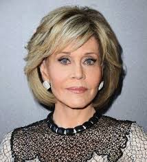 Per uno dei suoi look in anteprima, karen gillan ha anche deciso di . Capelli Corti I Tagli Per Donne Over 50 Ispirati Ai Look Delle Star