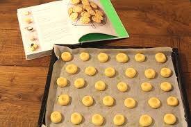 Wie auch immer, in dieser reihe kocht er mit lediglich fünf zutaten pro gericht ein wohlschmeckendes ganzes. Jamies 5 Zutaten Kuche Quick Easy Von Jamie Oliver