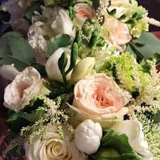 Assisted Diy Wedding Blooms With Family And Friends Diy Wedding Flowers Diy Flowers Diy Wedding