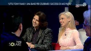 Altezza, età e peso, ma soprattutto il rapporto con il grande amore della sua vita editato in: Cristiana Ciacci E Angelo Petruccetti Little Tony Family Youtube
