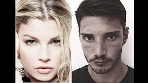 Dopo alcune esperienze nell'ambito musicale con diversi gruppi, è salita alla ribalta come cantante solista tra il 2009 e il 2010, ottenendo la vittoria alla nona edizione del talent show amici di maria de filippi e firmando un contratto con l'etichetta. Emma Marrone E De Martino Ma Quale Storia Clandestina La Verita