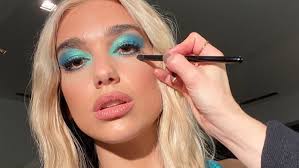 Some suggestions include embark and watch this brown eye makeup tutorial below! 20 Stunning Blue Eyeshadow Looks