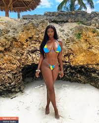 Elinda San aka elindasan Сливы ню OnlyFans Фото 221 - Faponic