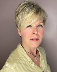 100+ Short Haircuts for Older Women in 2025