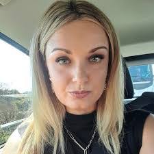 Rachael Hurst's Instagram, Twitter & Facebook