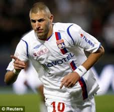 Navegue pelas 1,846 karim benzema lyon imagens e fotografias de stock disponíveis ou comece uma nova. Lyon Price United And Arsenal Target Karim Benzema At 80million Daily Mail Online