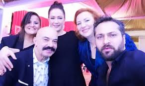 Nilüfer gürbüz, the beloved wife of buğra gülsoy, tured to instagram story and shared the. Ozge Ozpirincci Kadin Dizisinin Veda Yemegine Neden Katilmadi