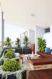 Buku ide akan menampilkan beberapa contoh taman kecil yang dirancang sesuai dengan kondisi dan luas lahan. 45 Desain Dan Model Taman Minimalis Dalam Rumah Modern