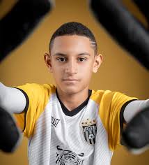 Hola! Soy Kaleb Ruiz, un portero en formación.