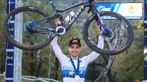 Nino schurter ist einer der weltbesten mountainbiker und im scott sram mountainbike racing team. Vom Regenbogen Zu Den Sternen Nino Schuter Wird Europameister Scott