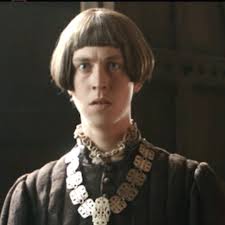 I realize they were making Arthur the unwanted and repulsive first husband.  But they did him so dirty with this haircut. I don't care if it's  historically accurate, nothing else was 😂