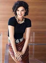 The images shows the edge layers as the way to spotlight specific areas. Oval Face Hairstyles For Curly Hair Novocom Top
