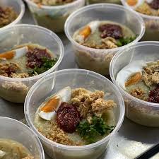 Bubur nasi berlauk bahan2 * 3 biji bawang kecik * 10 ulas bawang putih * 2½ inci halia * 1 biji ubi kentang * 1 batang lobak. Cikgu Fuad Catering Kamunting Taiping Sebanyak 200 Paxs Bubur Nasi Berlauk Akan Di