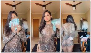 Karina Veiga rabuda safada rebolando gostoso com roupa transparente  excitando qualquer um - XvideosOnlyfans