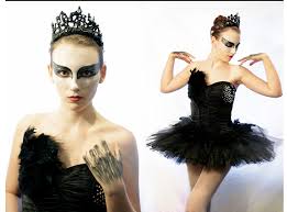 Diy Black Swan Costume So Pretty Brb Channeling My Inner Natalie Portman Video Tut Halloween Women Diy Halloween Costumes For Women Halloween Costumes Women