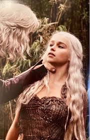 emilia clarke updates on twitter emilia clarke emilia clarke daenerys targaryen emilia clarke hair