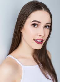 Alex Gratton's Instagram, Twitter & Facebook