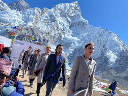 Граничит с индией и китаем. Campaign Nepal Sets World Record For Holding Highest Altitude Fashion Show On Land The Economic Times