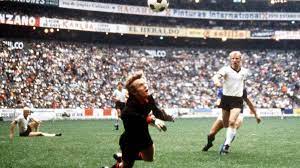 Seit wann dürfen im fußball auswechselspieler eingesetzt werden? Historie Der Fussball Wm Vor 50 Jahren Das Jahrhundertspiel Von Mexiko