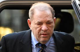 Lorsque lola brémond, 25 ans, se présente à l'hôtel des roches blanches pour un entretien d'embauche, elle déchante très vite : Harvey Weinstein Juge Coupable D Agression Sexuelle Et De Viol