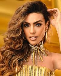 Eileen Roca's Instagram, Twitter & Facebook