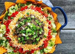 Optisch Ansprechender Salat Mit Wurzigem Geschmack Nacho Salat Rezepte Nacho Salat Rezept