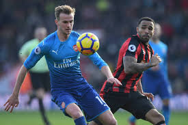 Unai emery talking to psg about heading to madrid for the champion's league round of 16. Should Unai Emery Bench Rob Holding To Start Sokratis Arsenal True Fans