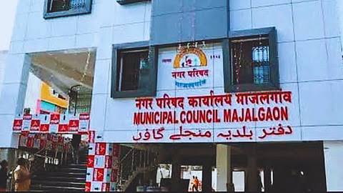 माहिती दडपून भ्रष्टाचार लपविण्याचा आरोप; मुख्याधिकार्‍यांच्या निषेधार्थ राकेश साळवे आमरण उपोषणावर