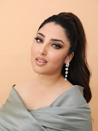 مهربانی زبانی است که دل‌ها آن را بی‌صدا می‌فهمند. با مهر، جهان را زیباتر  کن. 💖 @ava.imagery @alzeenah.fashion