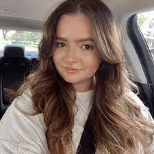 Chelsea Heintz's Instagram, Twitter & Facebook