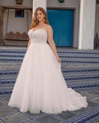 From the oversized shoulder bows to the floral embroidery and scalloped trim, this city hall wedding dress is all about the details. 120 Plus Size Wedding Dresses Ideas Casablanca Bridal Wedding Dresses Plus Size Wedding