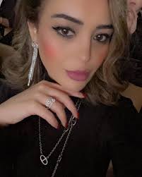 Hard work beats talent when talent doesn't work hard 🏋🏻‍♀️💪🏻 #hardwork  #workout #talent #legday #womenempowerment #celineoutlet #lululemon #gucci