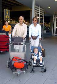 Ahora, ronna es una empresaria que ha fundado hasta cuatro negocios con el patrimonio que ha recibido del doctor iglesias: Jaime Y Ruth Los Tios Adolescentes De Julio Iglesias Jr