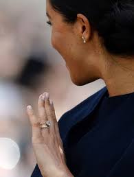 Melinda posted a tweet sharing a picture of the couple from their wedding day back on new year's day in 1994. Meghan Markle Has Redesigned Her Engagement Ring And It Now Has Even More Diamonds Mirror Online