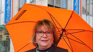 Traditionally they are specialized in the retail banking business. Osnabrucker Sparda Bank Chefin Geld Nicht Auf Dem Konto Liegen Lassen