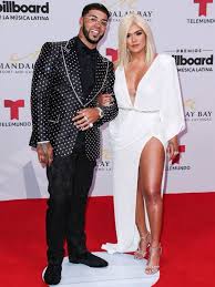Billboard announced that daddy yankee, karol g, and nicky jam will headline the 2021 latin music week presented by samsung in partnership with amazon music and bacardi. Karol G Y Anuel Aa From Alfombra Roja De Los Latin Billboard 2019 Latin Music Latin American Music Singer