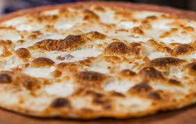Veduta sulla chiesa parrocchiale di santa maria assunta, sulla spiaggia di camogli e sul golfo di genova. Nel Levante Ligure Alla Scoperta Della Focaccia Di Recco