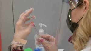 The covid vaccine jabs are now available some cvs, rite aid and walgreens locationscredit: Illinois Covid Update Today Il Reports 2 598 New Coronavirus Cases 32 Deaths Walgreens Vaccine Appointments Begin Abc7 Chicago