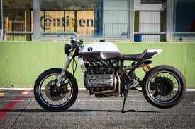 When a builder chooses to convert a tourer into a cafe racer it's always a bit of a surprise to me. Bmw K1100 Lt Cafe Racer