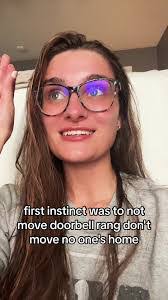 Jessica Beagle's Instagram, Twitter & Facebook